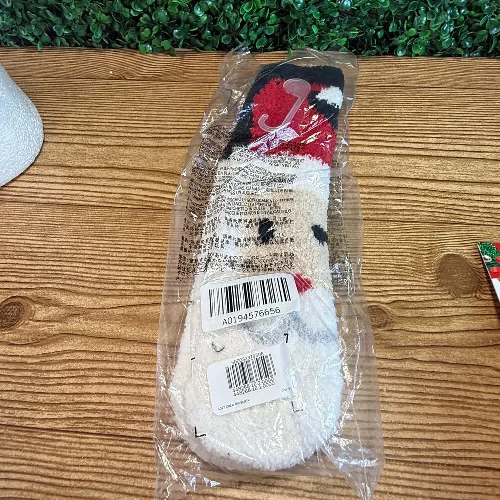 New Santa Cozy Socks Christmas Old Navy Women's Fluffy Fuzzy Great Gift Holiday